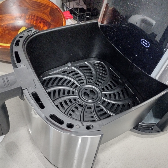 Chefman Air fryer, barely used, 3 months old, like new condition - Picture 3 of 8